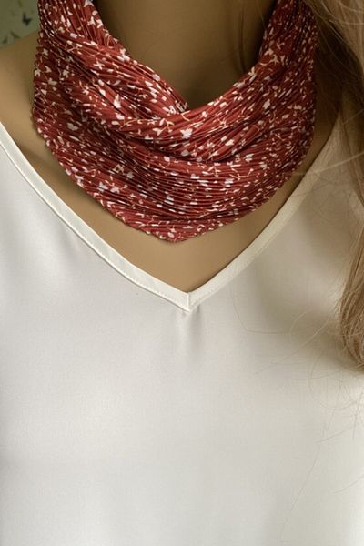 Artikel Brick Colored Floral Pleated Satin Scarf, Neck Collar, Hair Accessory