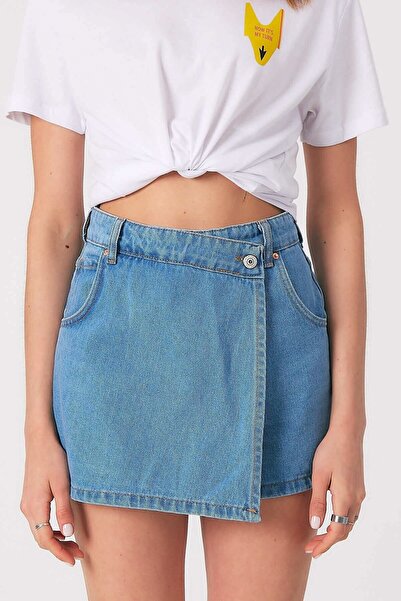 fehika Kadın Buz Mavisi Denim Kot Şort Asimetrik Kapamalı Fermuarlı Jeans Şort Etek / Bermuda