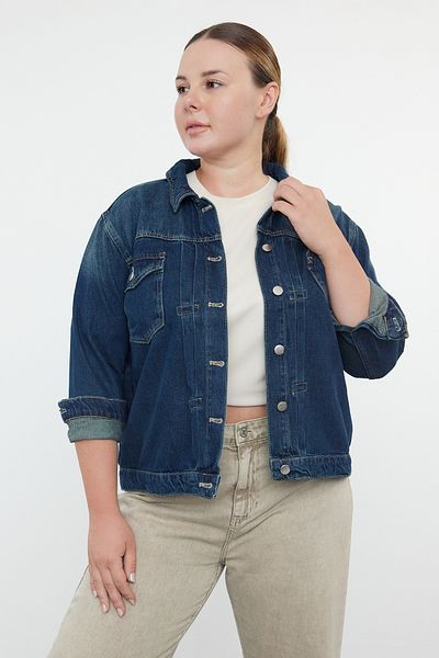 Trendyol Curve Plus Size Ciemnoniebieska kurtka dżinsowa - detale w kształcie serca TBBAW25AG00008