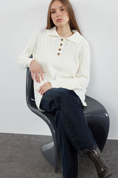 Trendyol Modest Cremefarbener Strickpullover mit geflochtenem Haar - TCTAW25AK00033