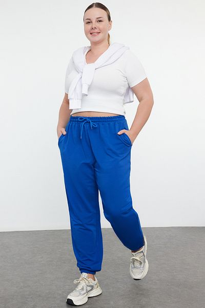 Trendyol Curve Indigo-Jogginghose mit elastischem Bein, gestrickte Jogginghose in Übergröße TBBSS22EA0065