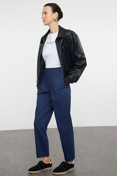 Trendyol Collection Sötétkék pamut sárgarépa mintás csíkos részletes szövött nadrág TWOAW22PL0342