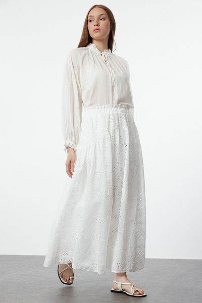 Trendyol Modest Ecru výšivka Guipure tkaná sukně – s kapsami, TCTSS24EE00021