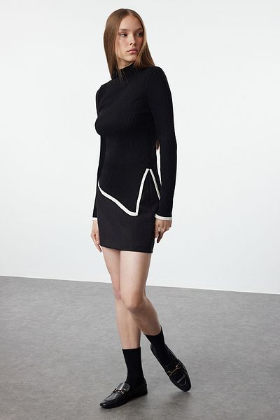 Trendyol Collection Pulover de tricotaj negru cu crestă asimetrică - TWOAW25KZ00244