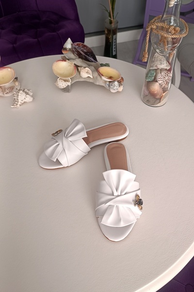 CL CALZATURE Білі шкіряні жіночі капці з камінцями та аксесуарами - Плоска підошва