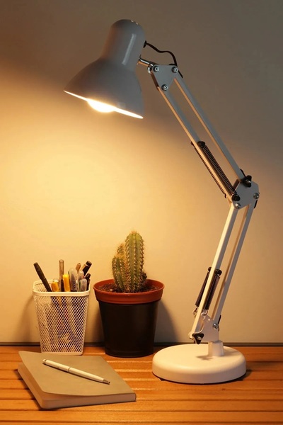 ALASTOR Masa Lambası Akrobat Yaylı Metal 360° Açılı Ayarlanabilir Hareketli Ç...