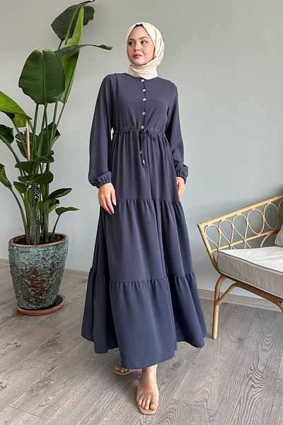 InStyle فستان باميلا بأزرار باللون الرمادي الداكن من Ayrobin