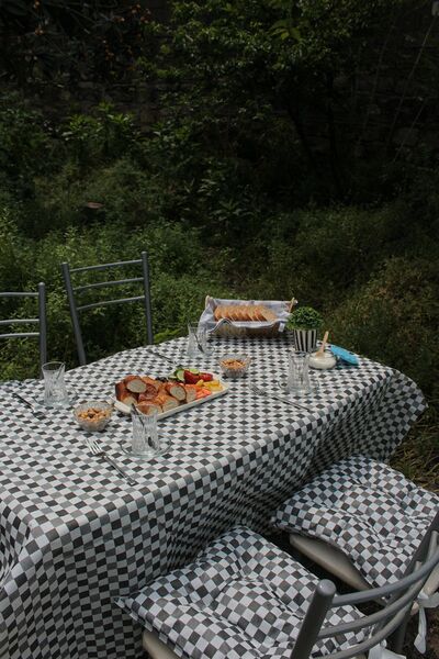 Nanteks Picnic Floor Table and Tablecloth Set - 160x160+4x45