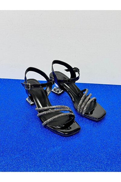 KAFKASLAR AYAKKABI حذاء سهرة شفاف بكعب قصير مرصع بثلاثة أشرطة