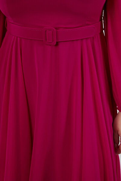 Trendyol Curve Šifonové večerní šaty se čtvercovým límcem a balonovými rukávy – švestkový pásek, velká velikost TBBSS24AD00008