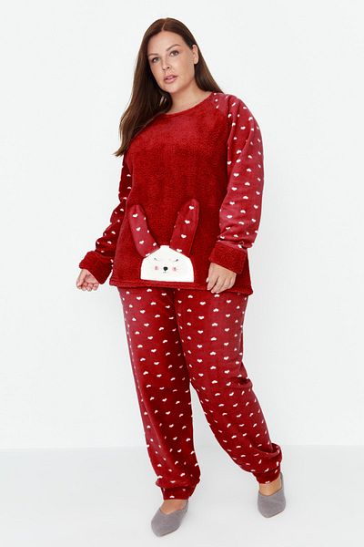 Trendyol Curve Fleece-Pyjama-Set mit rotem Herzmuster - TBBAW23AI00025