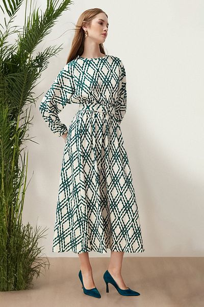 Trendyol Modest فستان منسوج بحزام أخضر منقوش ومفصل TCTSS24EB00233
