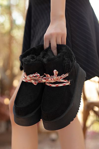 ELLOLİTA LUXURY SHOES Γούνινες Γυναικείες Μπότες - Δαντέλα, Χοντρή Σόλα και Πτυσσόμενος Γιακάς