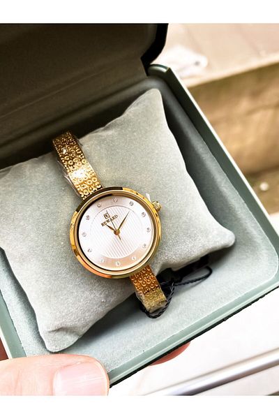 Reward Brand Women's Wristwatch - Stylish and Functional Design