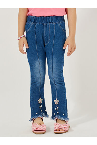 Styli Flared Raw Hem Star Applique Jeans