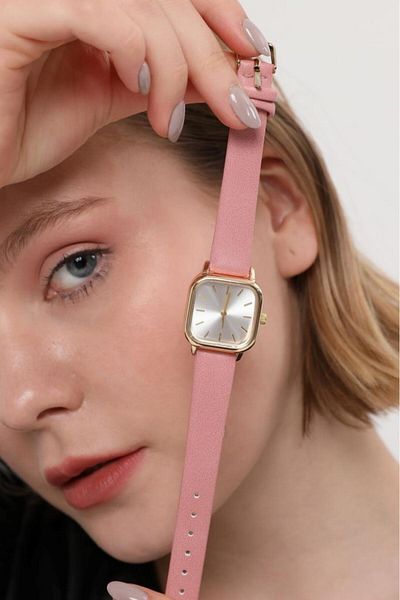 OQQO Perseph Gold Case Pink Leather Cord Women's Wristwatch