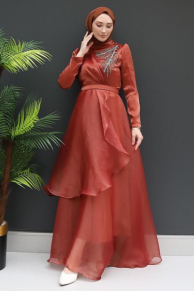 GİZ AGİYİM Rochie de seara din organza cu detaliu din piatra de culoare caramida