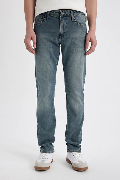 DeFacto Pedro Slim Fit Jeans - Regular Waist, Narrow Leg B3697ax23au