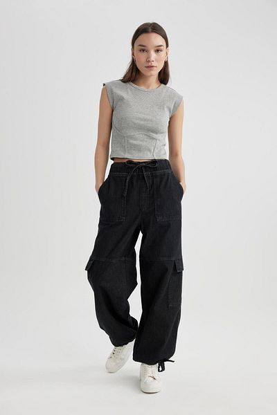 DeFacto Cargo Jogger High Waist Jeans mit Schnürung am Bein in Knöchellänge Waschbare Hose B9318ax24sp