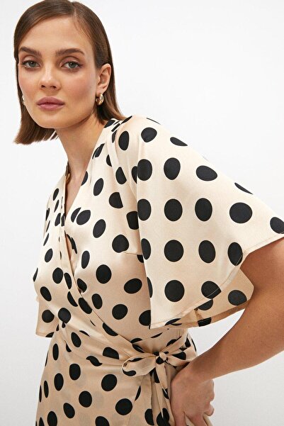 Coast BCC00527 فستان بناتي متوسط الطول من الساتان - غلاف بأكمام واسعة