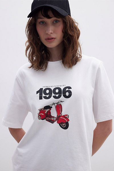 Manuka 1996 Model Oversize-Kurzarm-T-Shirt mit Aufdruck