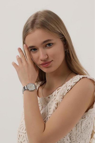 OQQO Yavanna Silver Dial Gold-silver Cord Women's Wristwatch