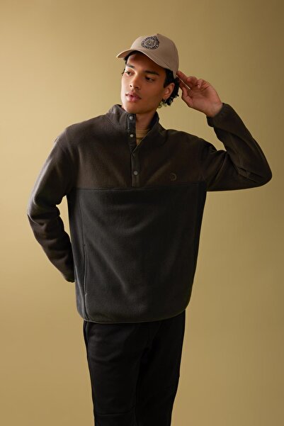 DeFacto Discovery Channel Stand Collar Relax Fit Fleece Sweatshirt A5351ax23au