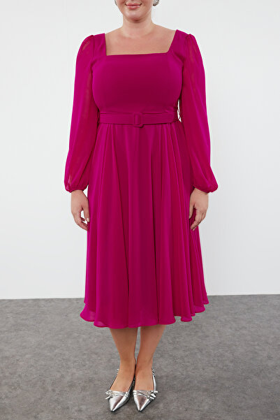 Trendyol Curve Šifonové večerní šaty se čtvercovým límcem a balonovými rukávy – švestkový pásek, velká velikost TBBSS24AD00008