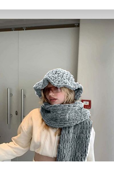 AidaAstrid Puffy Hand Knitted Scarf (60 Different Color Options)