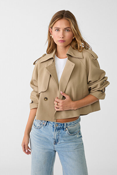 Stradivarius Kısa Ve Dökümlü Kumaş Trençkot