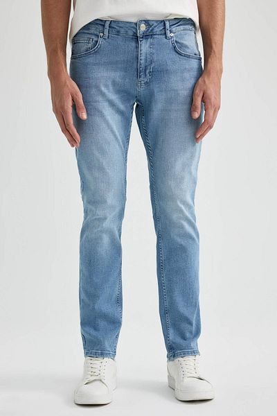 DeFacto Gerade geschnittene Jeans mit normaler Taille und Röhrenbein - B3106ax23au