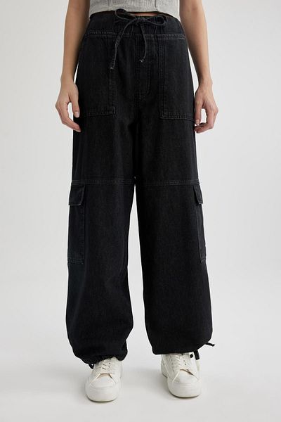 DeFacto Cargo Jogger High Waist Jeans mit Schnürung am Bein in Knöchellänge Waschbare Hose B9318ax24sp
