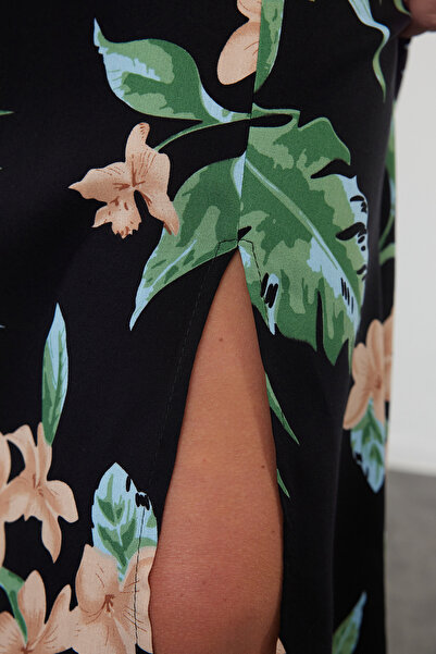 Trendyol Curve Černé květinové midi šaty velké velikosti - dlouhý rukáv TBBAW25AH00027