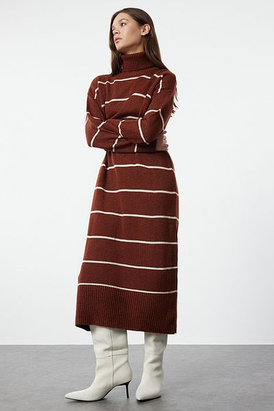 Trendyol Collection Tile Maxi Knitwear Wide Fit Weich strukturiertes Kleid TWOAW24EL00056