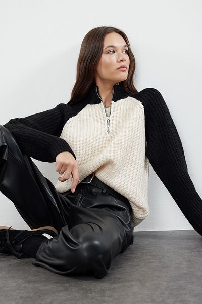 Trendyol Collection Pulover negru cu blocuri de culoare cu fermoar și textura moale TWOAW25KZ00179