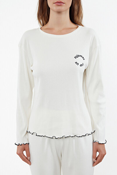 Trendyol Collection Vyšívaná sada dětského pyžama Ecru Cotton Slogan - overlock s detaily, žebrovaný THMAW25PT00065