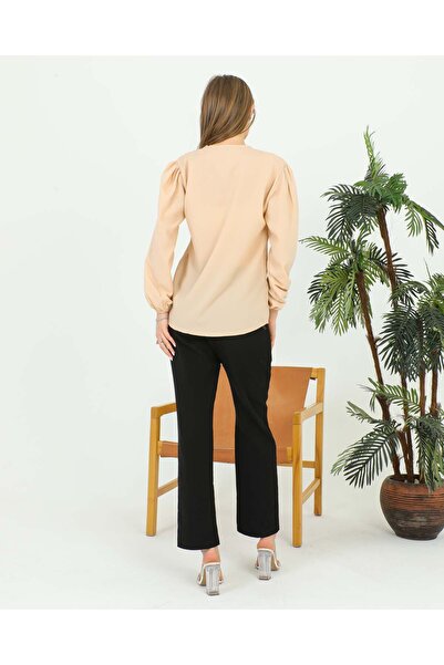 Rodi 1979 Model Women's V-Neck Blouse