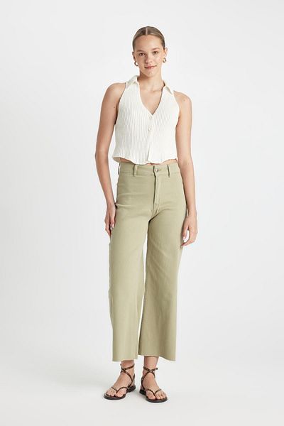 DeFacto Crop-Jeans mit hoher Taille und ausgeschnittenem Bein - D2966AX24HS
