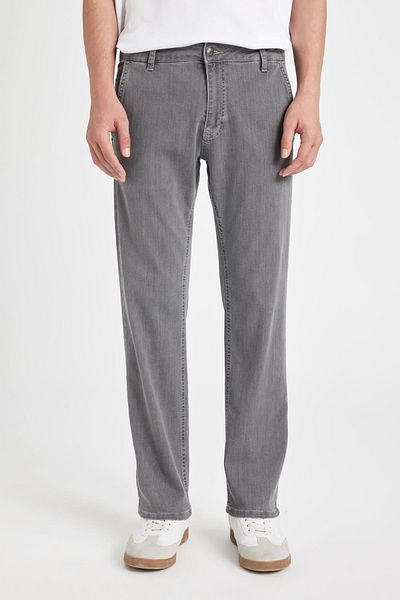 DeFacto Sergio – Regular Fit – Jeans mit geradem Bein D2903AX24SM