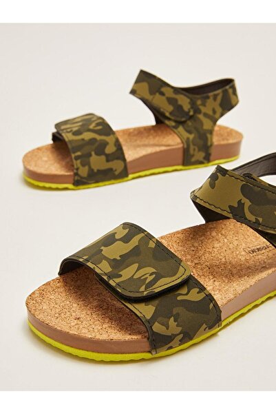 LC Waikiki Σανδάλια για αγόρια με στάμπα παραλλαγής LCW STEPS