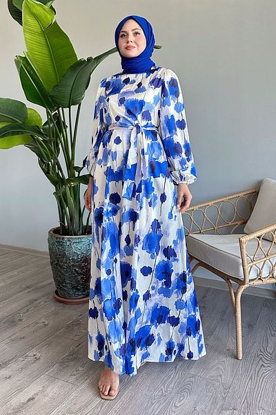 InStyle Rochie albastră din satin - cu flori și eșarve