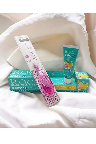 R.O.C.S. Rocs Baby 0-3 Years Banana Puree Flavored Toothpaste 45g + Toothbrush Set Pink