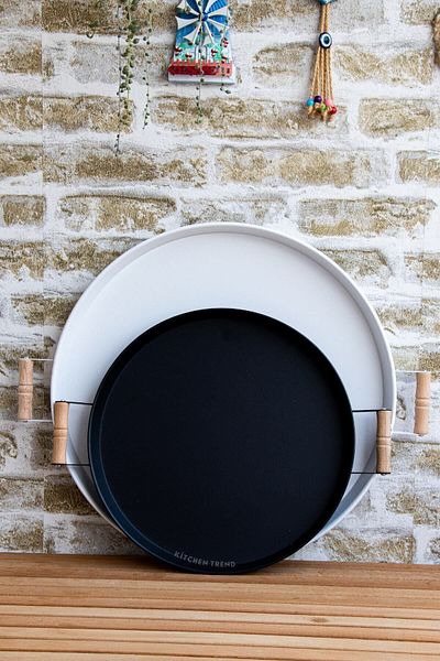 kitchen trend Set of 2 45 cm White Metal Tray with Wooden Handles and 37 cm Black Coffee Presentation Tray
