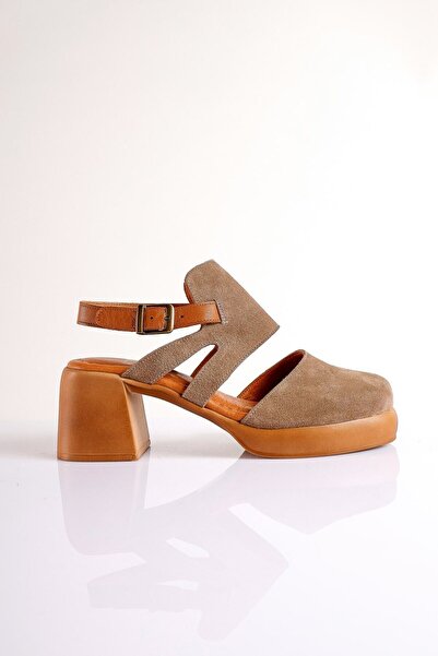 SU SHOE BOUTIQUE Kadın Vizon Hakiki Süet Deri Önü Kapalı Topuklu Sandalet