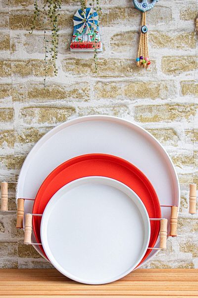 kitchen trend 3 Piece 45white, 37red, 30white Metal Tray with Wooden Handles Presentation Tray Set