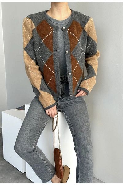 Nopen Knitwear Дамски кардиган с кръгло деколте, кафяв, с ромбовиден мотив и сребърни копчета, многоцветен