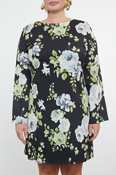Trendyol Curve Schwarzes Satinkleid mit U-Boot-Ausschnitt und Blumendruck