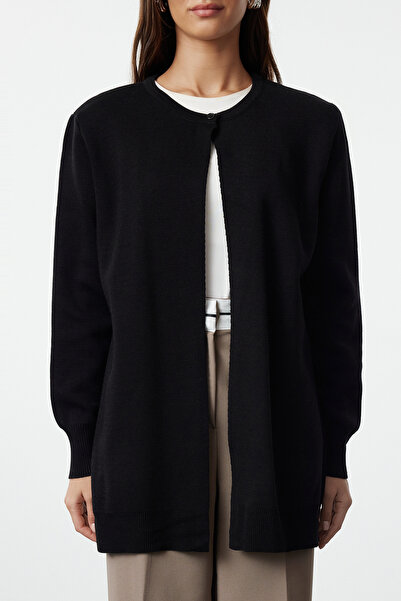 Trendyol Modest Černý pletený svetr s jedním knoflíkem - TCTAW25TH00008