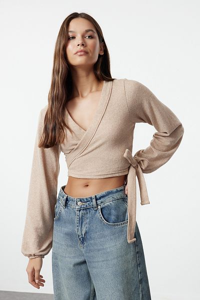 Trendyol Collection Μακρυμάνικη Μπεζ πλεκτή μπλούζα - Λεπτομέρεια μαλακής γραβάτας TWOAW25BZ00020