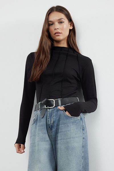 Trendyol Collection Czarna bluzka z dzianiny ze sznurkiem - okrągły dekolt, zapinana na zamek TWOAW25BZ00154